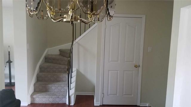 79 Morley Cres, Townhouse with 3 bedrooms, 2 bathrooms and 2 parking in Brampton ON | Image 11