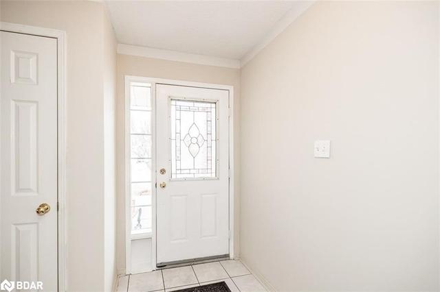 122 Chalmers Drive S, House detached with 4 bedrooms, 2 bathrooms and null parking in Barrie ON | Image 5