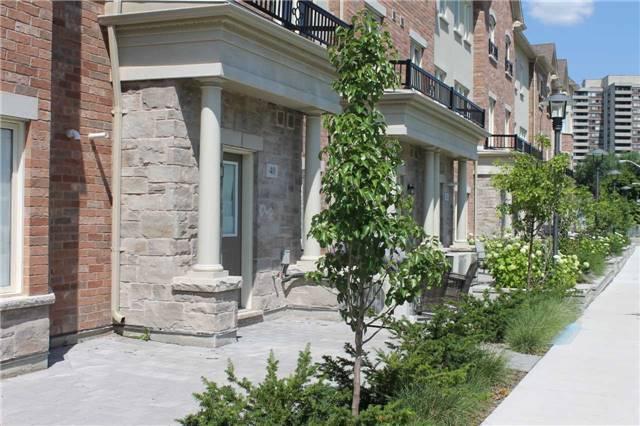 th 40 - 31 Coneflower Cres, Townhouse with 3 bedrooms, 3 bathrooms and null parking in Toronto ON | Image 2
