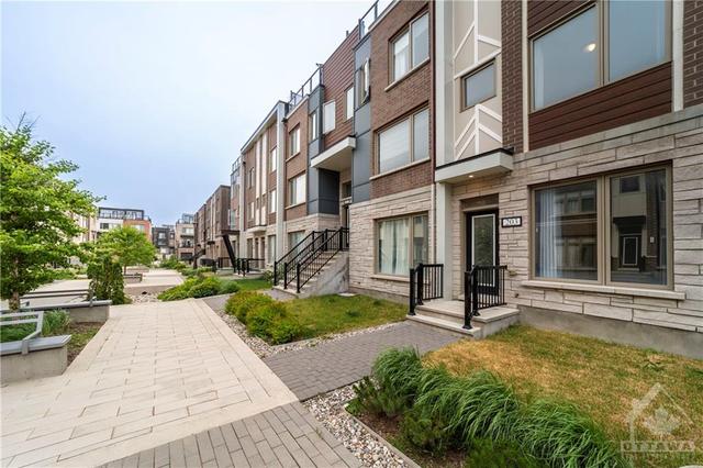 203 Makadewa Private, Townhouse with 3 bedrooms, 3 bathrooms and 1 parking in Ottawa ON | Image 3