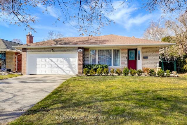 15 Deanewood Cres, House detached with 3 bedrooms, 3 bathrooms and 6 parking in Toronto ON | Image 1