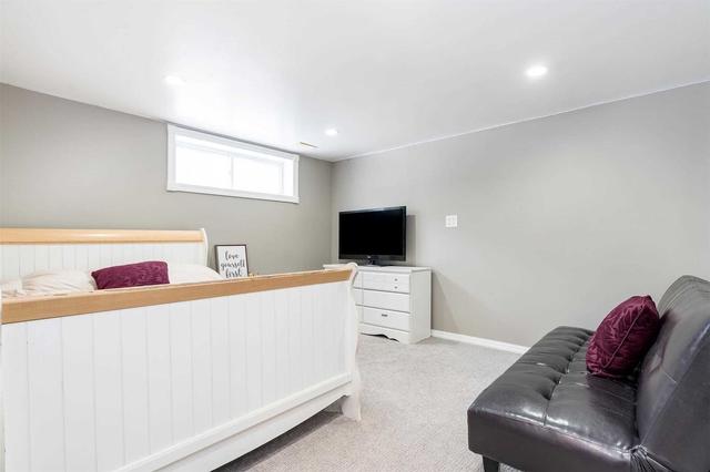 33 Vernon St, House detached with 2 bedrooms, 1 bathrooms and 6 parking in Essa ON | Image 10
