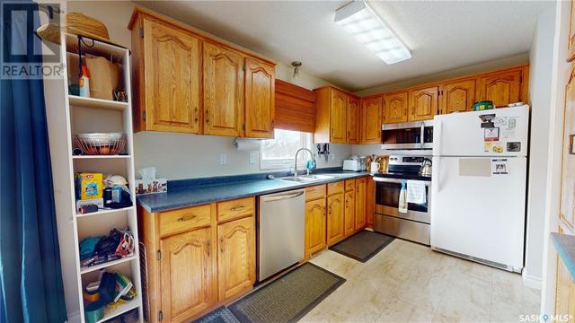 308 2nd Street S, House detached with 2 bedrooms, 2 bathrooms and null parking in Waldheim SK | Image 10