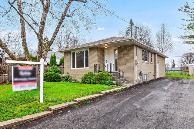 137 Harrison Dr, House detached with 3 bedrooms, 2 bathrooms and 6 parking in Newmarket ON | Image 1