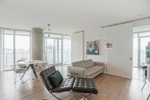 1002 - 125 Peter St, Condo with 2 bedrooms, 2 bathrooms and 1 parking in Toronto ON | Image 22