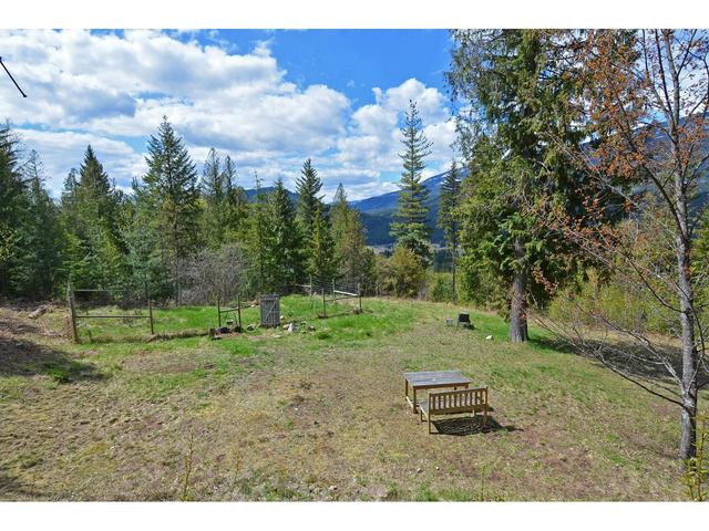 8907 Martens Road, House detached with 3 bedrooms, 2 bathrooms and null parking in Central Kootenay H BC | Image 37