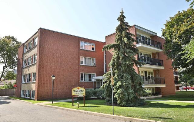 104 - 2054 Courtland Dr, Condo with 2 bedrooms, 1 bathrooms and 1 parking in Burlington ON | Image 1