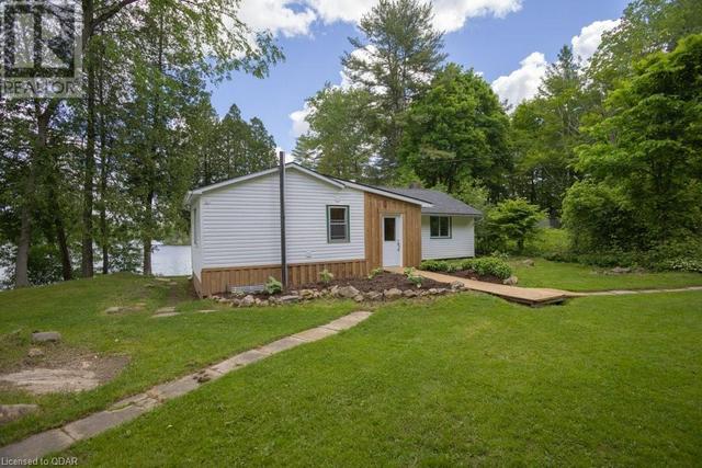 1028 Hamilton Lane, House detached with 3 bedrooms, 1 bathrooms and 2 parking in South Frontenac ON | Card Image