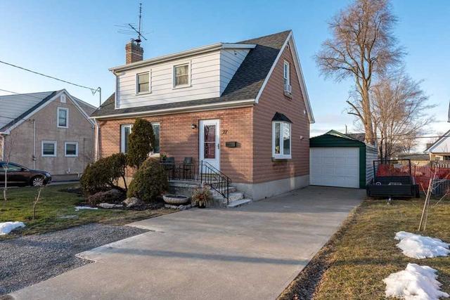 27 Fir Ave, House detached with 3 bedrooms, 3 bathrooms and 4 parking in St. Catharines ON | Image 1