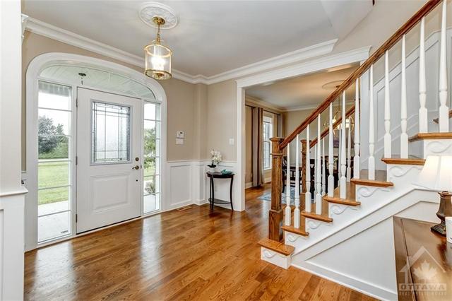 211 King Arthur Street, House detached with 5 bedrooms, 4 bathrooms and 10 parking in Ottawa ON | Image 4