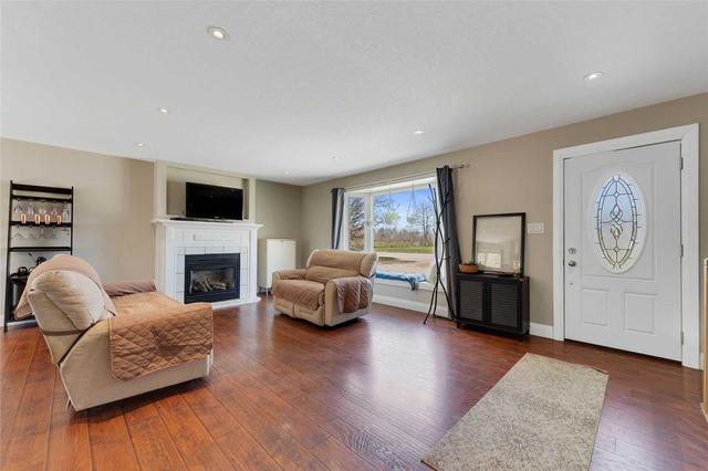 4035 Horseshoe Valley Rd W, House detached with 2 bedrooms, 2 bathrooms and 12 parking in Springwater ON | Image 24