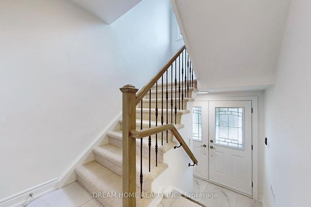 2 Topaz Gate, House semidetached with 3 bedrooms, 3 bathrooms and 3 parking in Toronto ON | Image 9