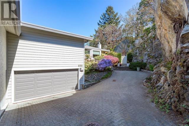808 - 2829 Arbutus Rd, House attached with 3 bedrooms, 3 bathrooms and 2 parking in Saanich BC | Image 12