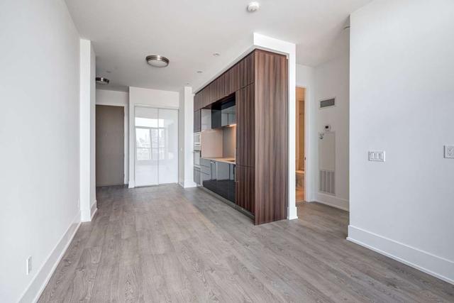 sph32 - 1 Edgewater Dr, Condo with 1 bedrooms, 1 bathrooms and 1 parking in Toronto ON | Image 2