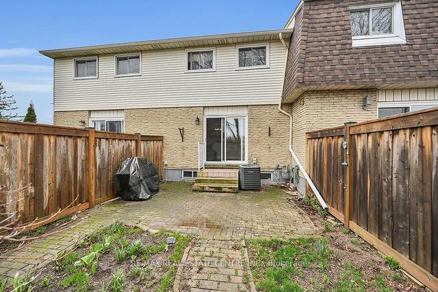 2 - 1338 Upper Gage Ave, Townhouse with 3 bedrooms, 2 bathrooms and 2 parking in Hamilton ON | Image 29