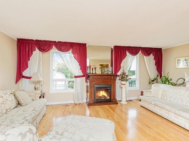 264 Hansen Rd N, House detached with 3 bedrooms, 3 bathrooms and 3 parking in Brampton ON | Image 5