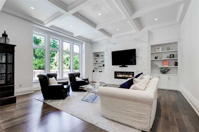 4 Thorncrest Rd, House detached with 4 bedrooms, 7 bathrooms and 6 parking in Toronto ON | Image 3
