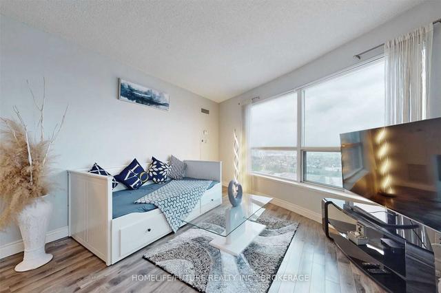 2903 - 38 Lee Centre Dr, Condo with 2 bedrooms, 2 bathrooms and 1 parking in Toronto ON | Image 3
