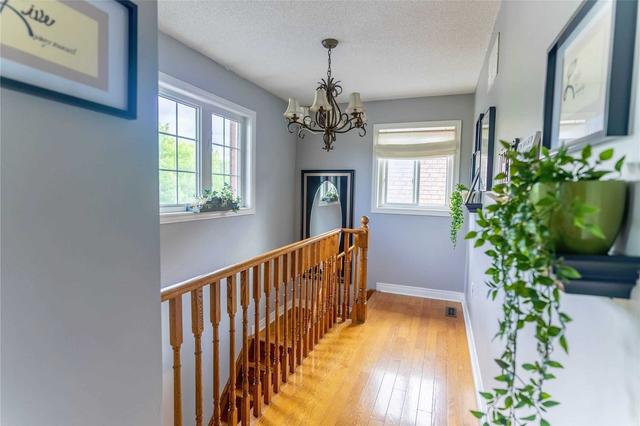 111 Crompton Dr, House detached with 3 bedrooms, 3 bathrooms and 6 parking in Barrie ON | Image 10