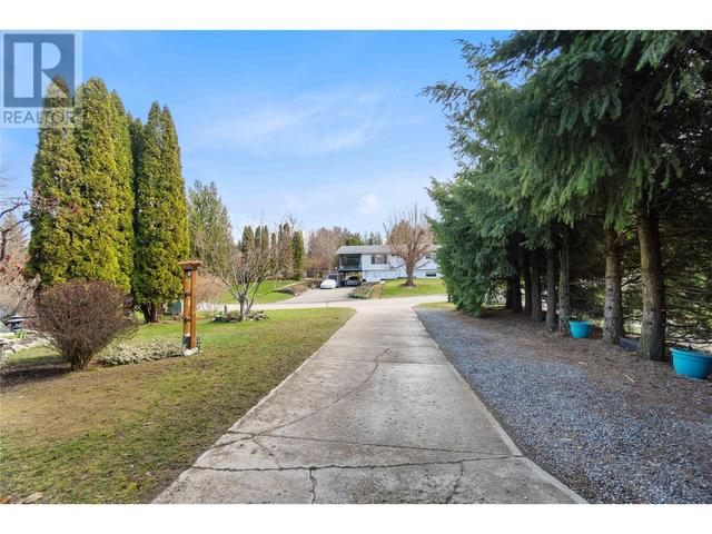 211 22 Street Ne, House detached with 3 bedrooms, 2 bathrooms and 1 parking in Salmon Arm BC | Image 54