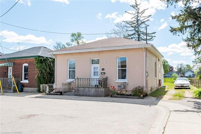 10 Halls Avenue, House detached with 3 bedrooms, 1 bathrooms and null parking in Brantford ON | Image 3