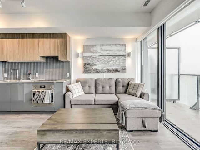 4001 - 161 Roehampton Ave, Condo with 1 bedrooms, 1 bathrooms and 1 parking in Toronto ON | Image 4
