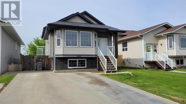 8860 75 Avenue, House detached with 5 bedrooms, 2 bathrooms and 4 parking in Grande Prairie AB | Image 2
