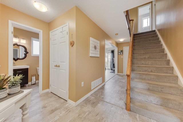 338 Emms Dr, House detached with 3 bedrooms, 2 bathrooms and 6 parking in Barrie ON | Image 2
