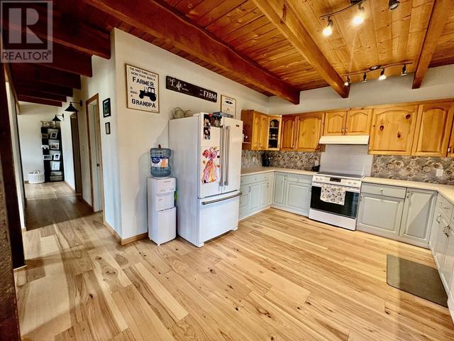 7220 Summit Road, House detached with 4 bedrooms, 2 bathrooms and null parking in Cariboo H BC | Image 10