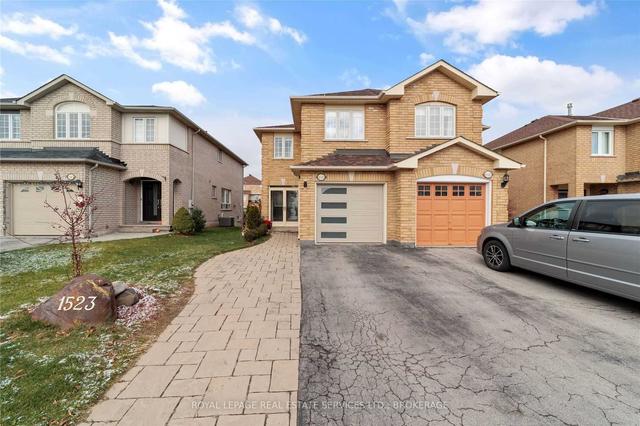 1523 Pinecliff Rd, House semidetached with 3 bedrooms, 3 bathrooms and 2 parking in Oakville ON | Image 1