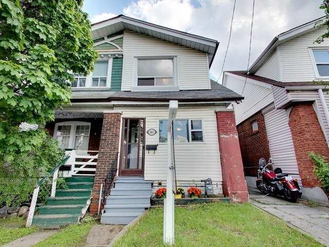 2467 Gerrard St E, House semidetached with 3 bedrooms, 2 bathrooms and 1 parking in Toronto ON | Image 1