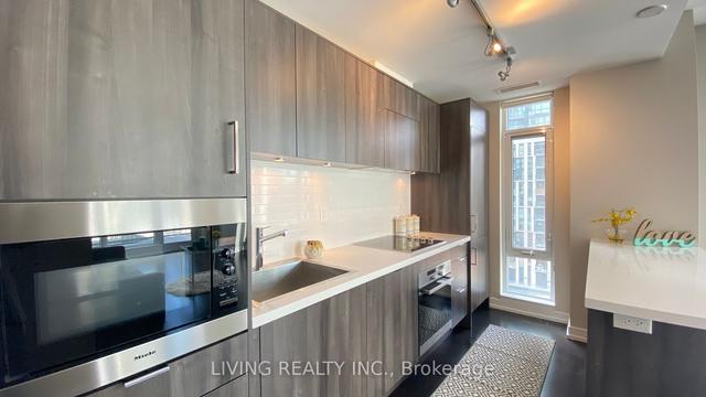 1002 - 21 Widmer St, Condo with 2 bedrooms, 2 bathrooms and 1 parking in Toronto ON | Image 2