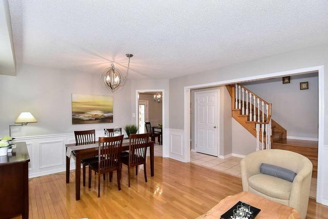 235 Sprucewood Cres, House detached with 3 bedrooms, 4 bathrooms and 2 parking in Clarington ON | Image 5