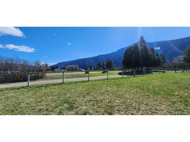 1480 Carson Road, House detached with 3 bedrooms, 3 bathrooms and null parking in Kootenay Boundary D BC | Image 74