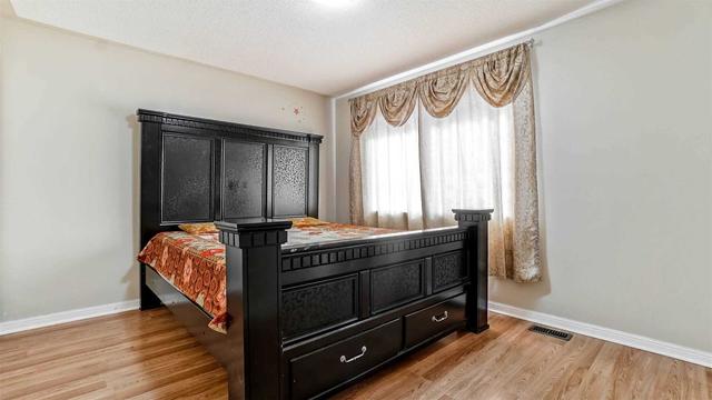 81 Decker Hollow Circ, House attached with 3 bedrooms, 3 bathrooms and 3 parking in Brampton ON | Image 13