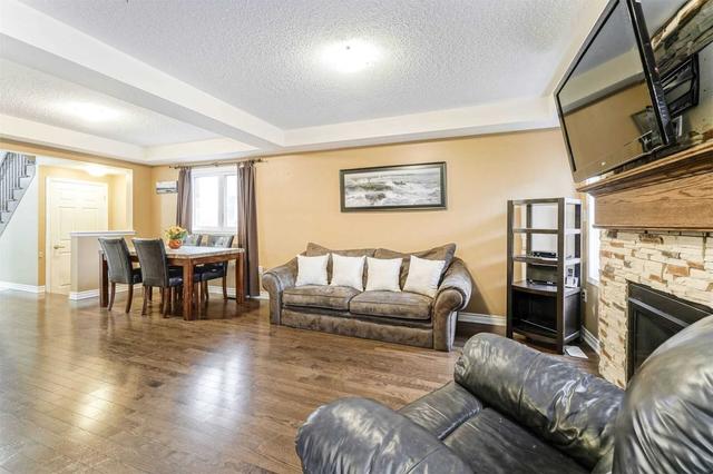 62 Dredge Crt, House attached with 3 bedrooms, 3 bathrooms and 3 parking in Milton ON | Image 7