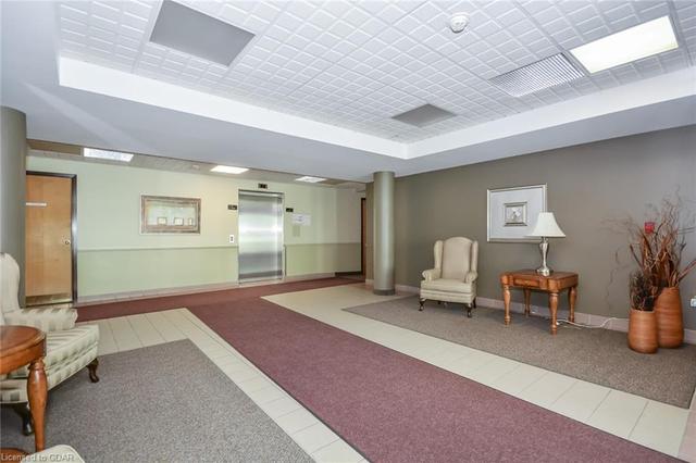 211 - 105 Bagot Street, House attached with 2 bedrooms, 1 bathrooms and 1 parking in Guelph ON | Image 3