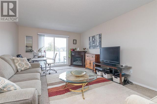401 - 3240 Glasgow Ave, Condo with 1 bedrooms, 1 bathrooms and 1 parking in Saanich BC | Image 2