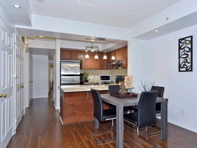 2060 - 3047 Finch Ave W, Townhouse with 2 bedrooms, 2 bathrooms and 1 parking in Toronto ON | Image 4