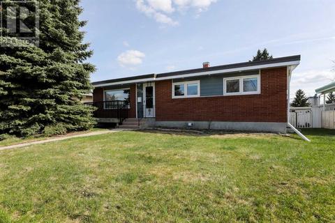 2714 6a Avenue N, House detached with 4 bedrooms, 2 bathrooms and 3 parking in Lethbridge AB | Card Image