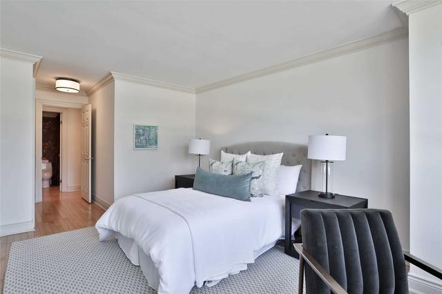 404 - 19 Lower Village Gate, Condo with 2 bedrooms, 2 bathrooms and 1 parking in Toronto ON | Image 2
