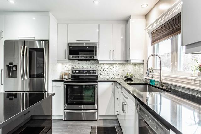 17 Gotham Crt, House semidetached with 3 bedrooms, 3 bathrooms and 7 parking in Toronto ON | Image 8