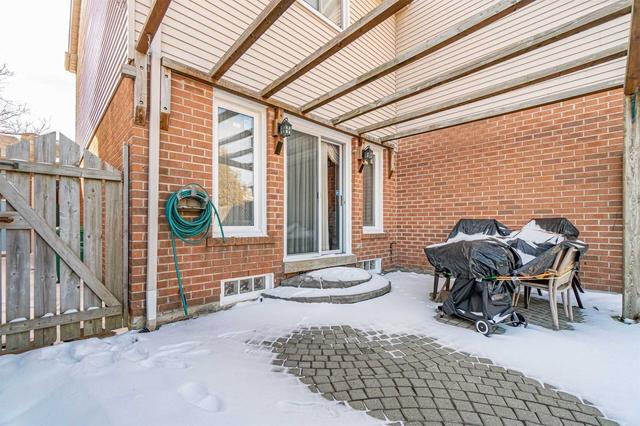 13 Ready Crt, House semidetached with 3 bedrooms, 2 bathrooms and 4 parking in Brampton ON | Image 26