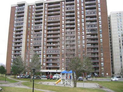 1906 - 21 Knightsbridge Rd, Condo with 2 bedrooms, 1 bathrooms and 1 parking in Brampton ON | Image 1