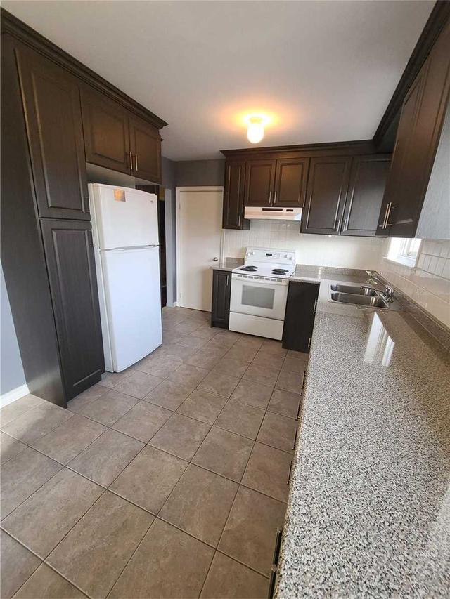 upper - 25 Aloma Cres, House semidetached with 3 bedrooms, 1 bathrooms and 2 parking in Brampton ON | Image 3