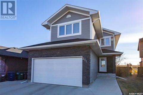 211 Padget Crescent, House detached with 3 bedrooms, 3 bathrooms and null parking in Saskatoon SK | Card Image