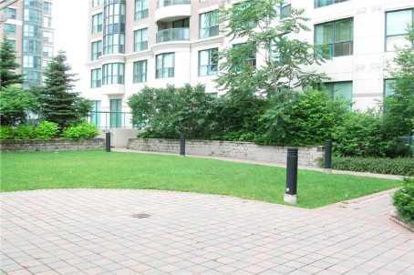101 - 7 Lorraine Dr, Condo with 2 bedrooms, 2 bathrooms and 1 parking in Toronto ON | Image 5