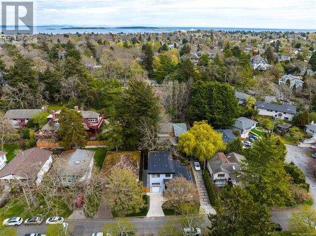931 Redfern St, House detached with 5 bedrooms, 4 bathrooms and 2 parking in Victoria BC | Image 55