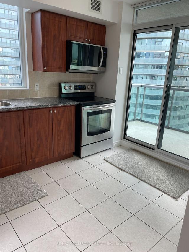3810 - 30 Grand Trunk Cres, Condo with 2 bedrooms, 2 bathrooms and 1 parking in Toronto ON | Image 17
