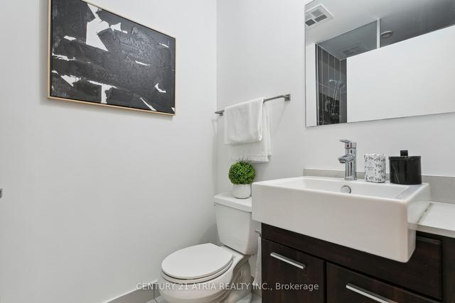 1212 - 770 Bay St, Condo with 2 bedrooms, 2 bathrooms and 1 parking in Toronto ON | Image 4